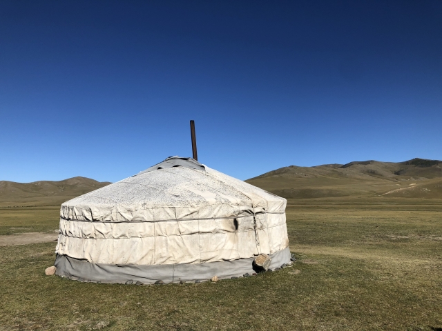 モンゴルのゲル。参考まで。