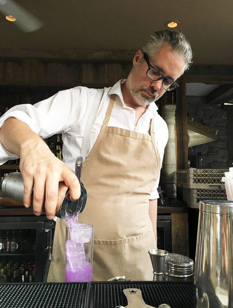 最高に怪しいエンターテインメント前に大都会のオアシスへ。ルーフトップバー、ガロウ・グリーン（Gallow Green） -