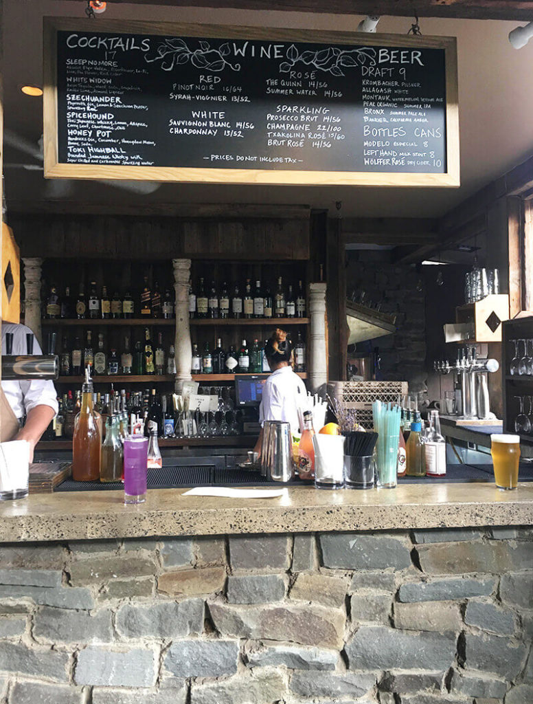 最高に怪しいエンターテインメント前に大都会のオアシスへ。ルーフトップバー、ガロウ・グリーン（Gallow Green） -