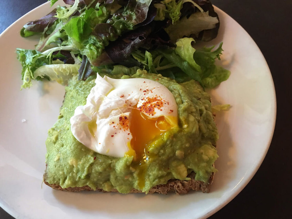 田舎町のフレンチレストランにお邪魔した気分になれる素朴な空間で朝食を&hellip;カフェクルーニー（cafe cluny） - レストラン, モーニング, フレンチ, グルメ, ウエストヴィレッジ, アボカドトースト, Breakfast