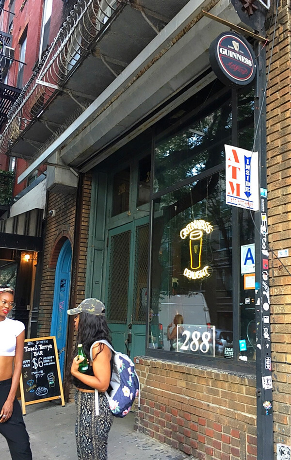 天使のような微笑みの美女を酒の肴に今宵もハッピーアワースタートです！トム＆ジェリーズ（Tom & Jerry's） - パブ, ハッピーアワー, バー, トム＆ジェリーズ, イーストヴィレッジ, Happy Hour, Bar