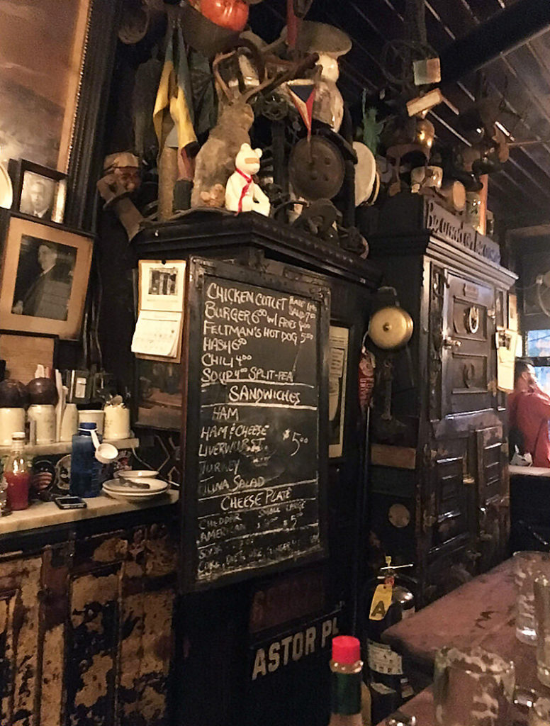 歴史を感じるニューヨーク最古のパブ！マクソリーズ・オールド・エール・ハウス（McSorley's Old Ale House） - 歴史, ビール, バー, イーストヴィレッジ, アイリッシュパブ
