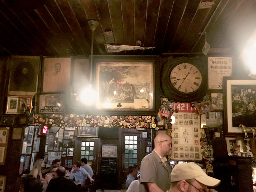 歴史を感じるニューヨーク最古のパブ！マクソリーズ・オールド・エール・ハウス（McSorley's Old Ale House） - 歴史, ビール, バー, イーストヴィレッジ, アイリッシュパブ