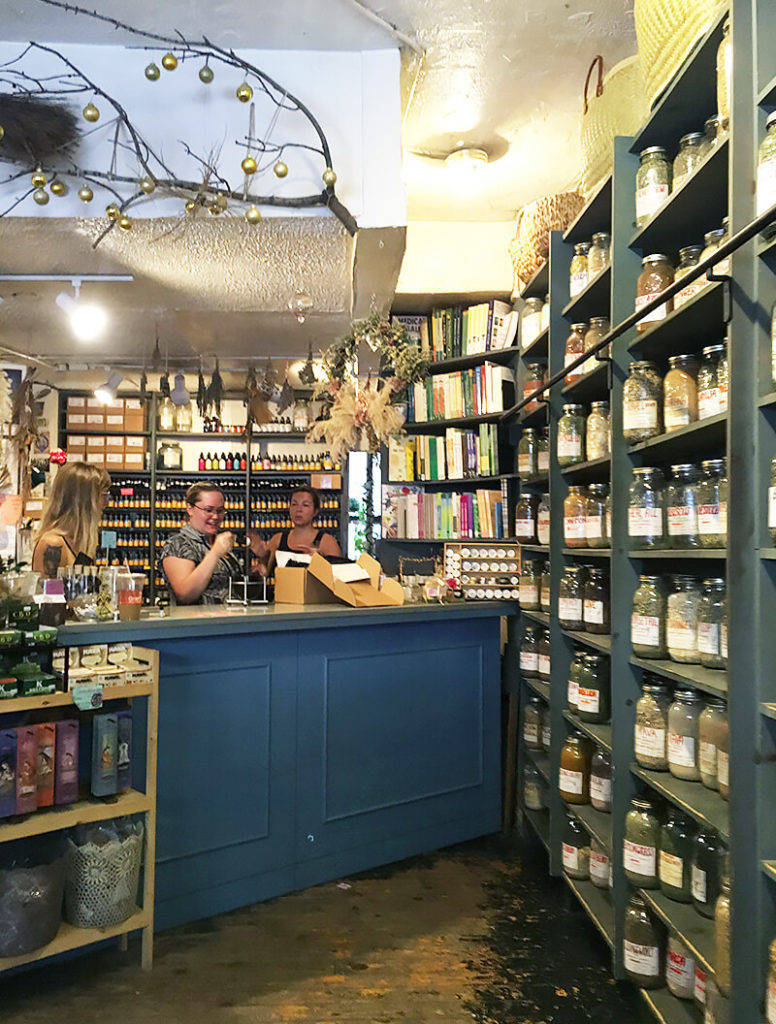 自然界からおすそ分けされた美と健康をお持ち帰り！フラワーパワー（Flower Power Herbs & Roots Inc） - 雑貨, 紅茶, 癒し, 健康, バスグッズ, ナチュラル, ショップ, お土産, イーストビレッジ, アロマオイル