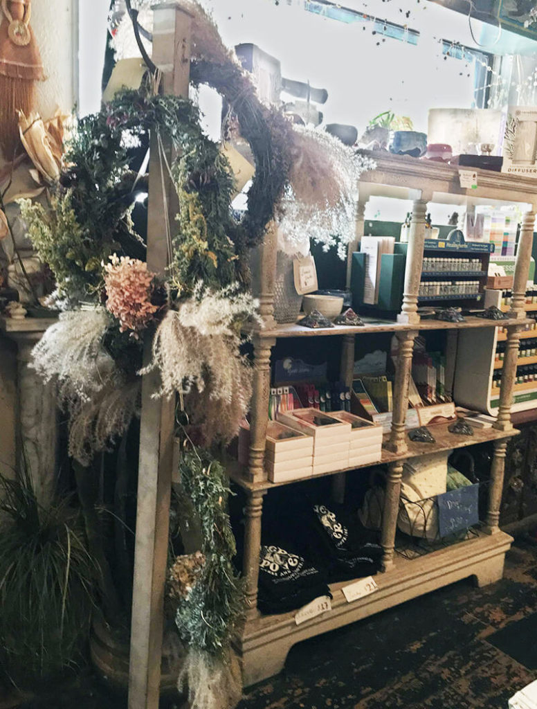 自然界からおすそ分けされた美と健康をお持ち帰り！フラワーパワー（Flower Power Herbs & Roots Inc） - 雑貨, 紅茶, 癒し, 健康, バスグッズ, ナチュラル, ショップ, お土産, イーストビレッジ, アロマオイル