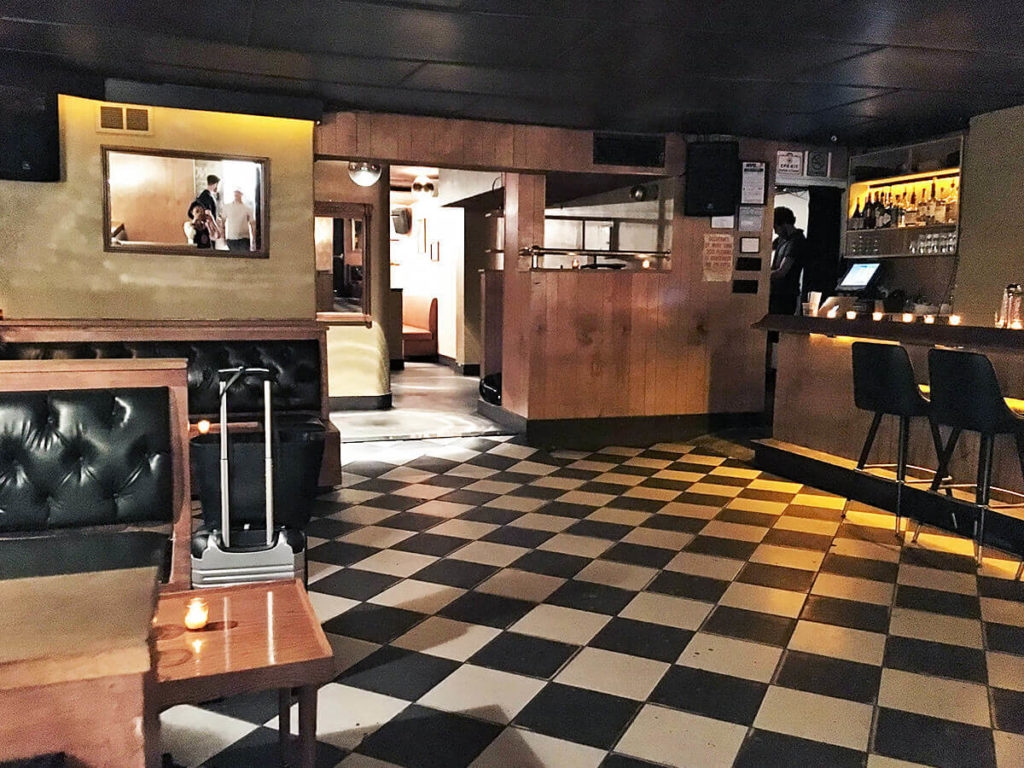 床屋の奥に秘密の空間！？ブラインドバーバー（Blind Barber） - 床屋, ハッピー, バー, スピークイージー, イーストビレッジ