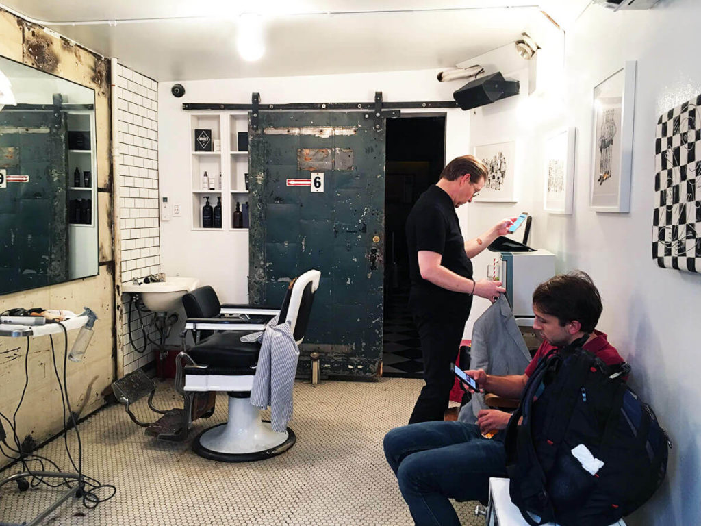 床屋の奥に秘密の空間！？ブラインドバーバー（Blind Barber） - 床屋, ハッピー, バー, スピークイージー, イーストビレッジ